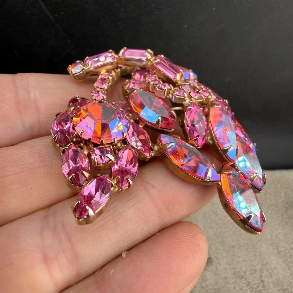 Vintage Weiss Rhinestone Brooch Clip On Earrings‎ Pink Signed
